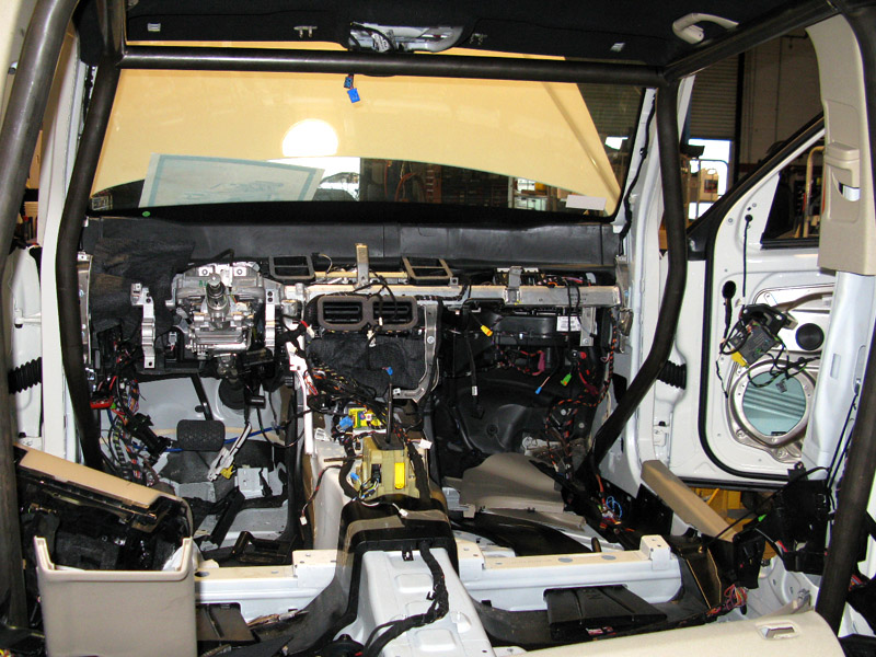 Illustration for article titled Inside The RENNTech GLK350 SPEC.R HYBRID Rally-Inspired SEMA Racer